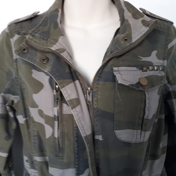 Army Jacket! - Picture 3 of 4